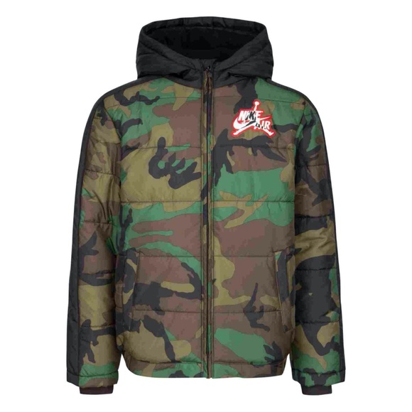 NWT boys size medium nike air jordan hooded camo puffer jacket 957917